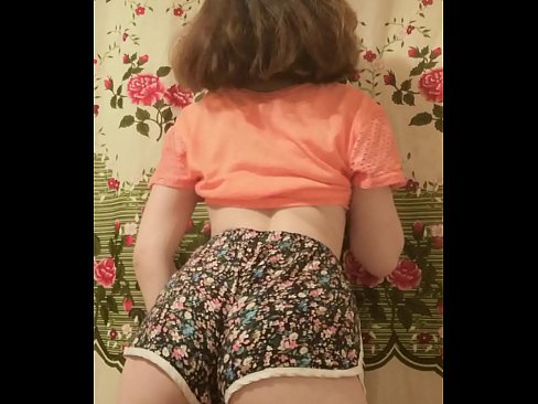 ❤️ Seksīga jauna skaistule izģērbjas no šortiem kamerā Duršanās video pie porno lv.vanalize.ru