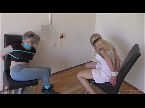 ❤️ Atkarīga / sasietas un ar aizliktām mutēm / damsel in distress Duršanās video pie porno lv.vanalize.ru