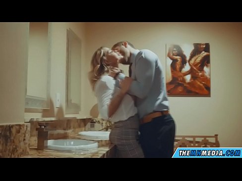 ❤️ Kad krūtiska blondīne pavedina tevi publiskā tualetē Duršanās video pie porno lv.vanalize.ru